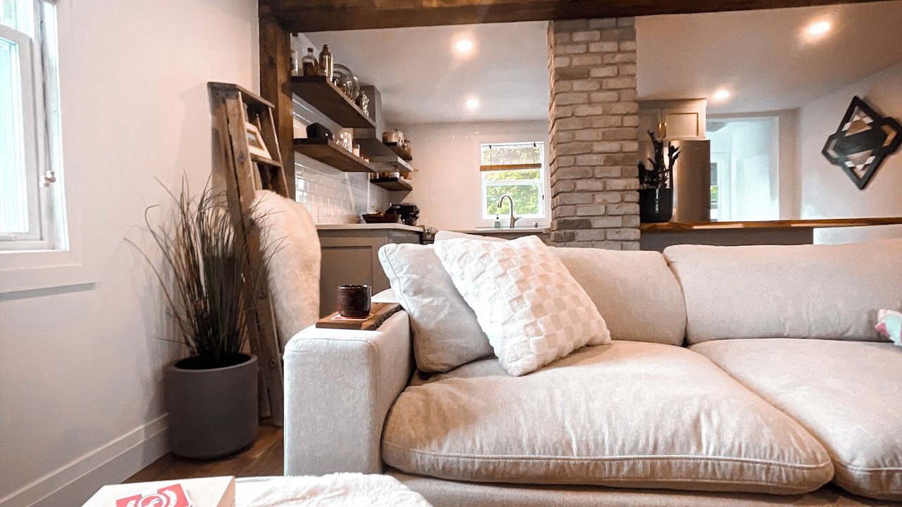 Photo of Livingroom in Sarnia