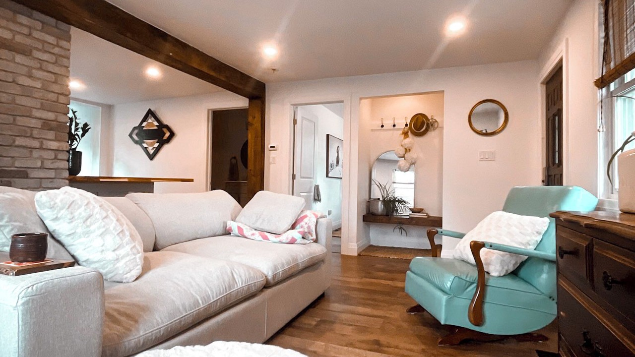 Photo of Livingroom in Sarnia