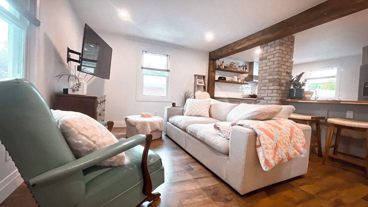 Photo of Livingroom in Sarnia