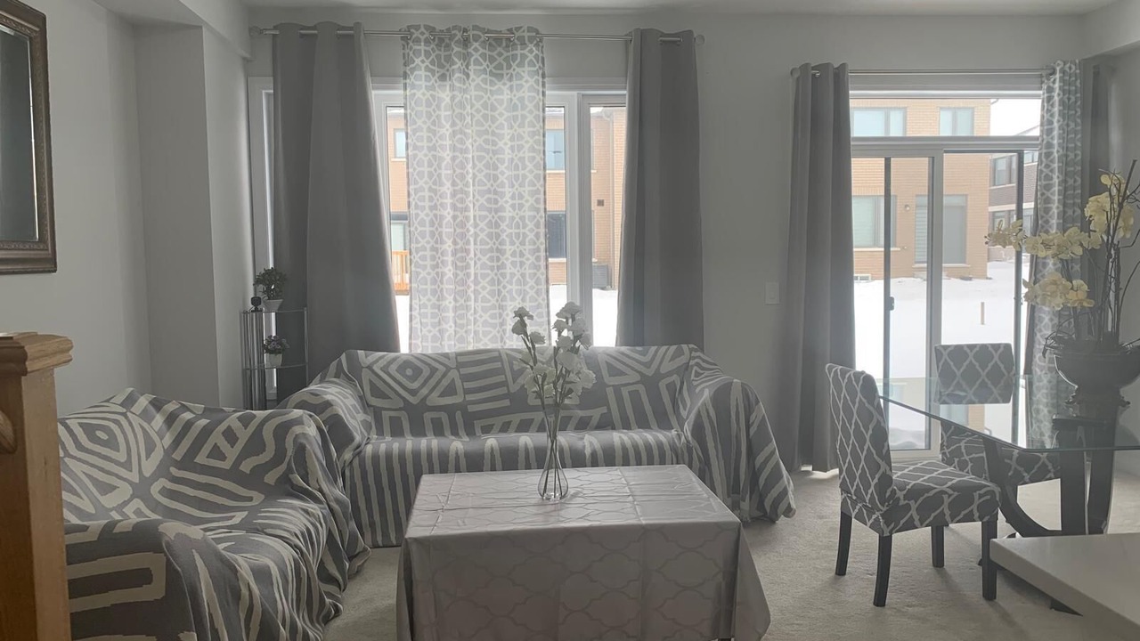 Photo of Livingroom in Lindsay