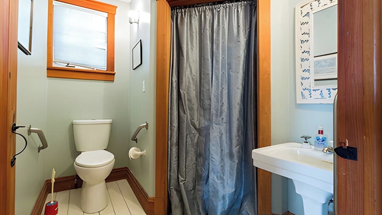 Photo of Bathroom in Port Stanley
