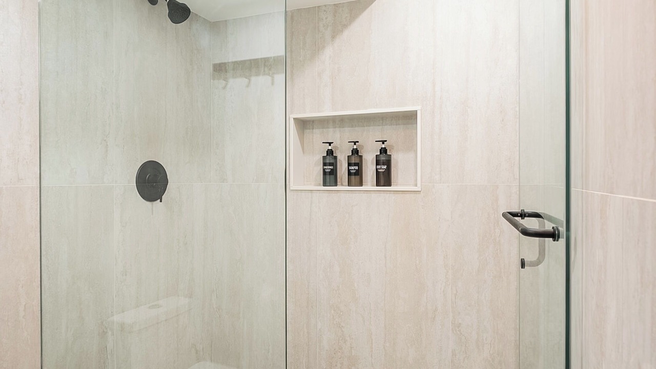 Photo of Bathroom in Lakeview