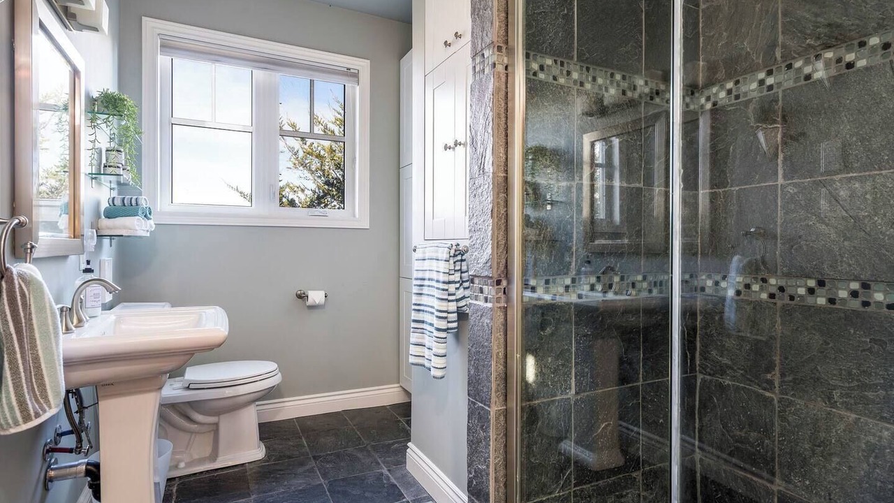Photo of Bathroom in Craigleith