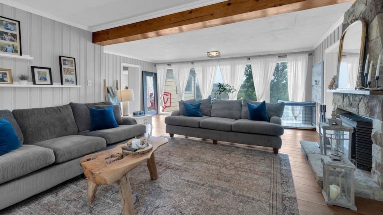 Photo of Livingroom in Caledon