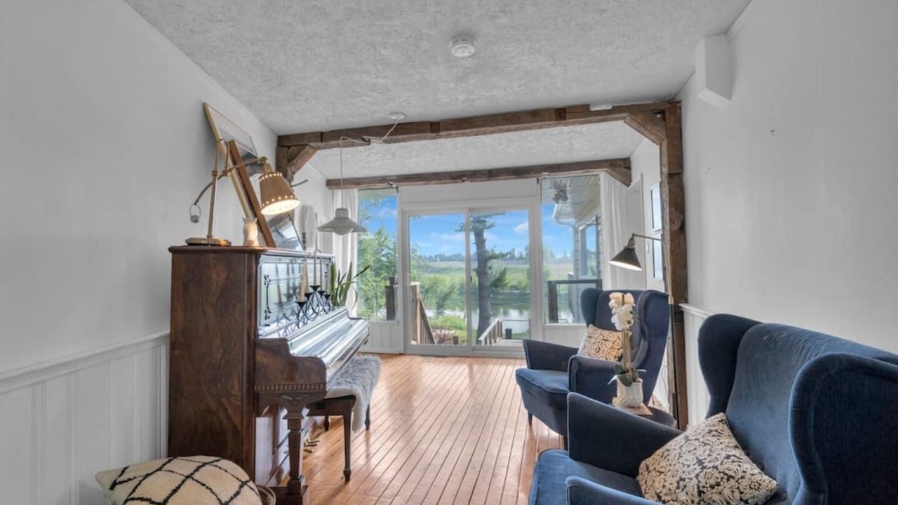 Photo of Livingroom in Caledon