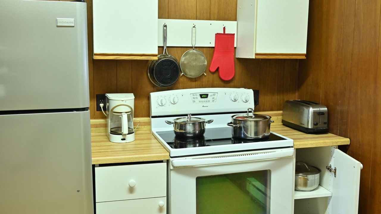 Photo of Kitchen in Unorganized Centre Parry Sound