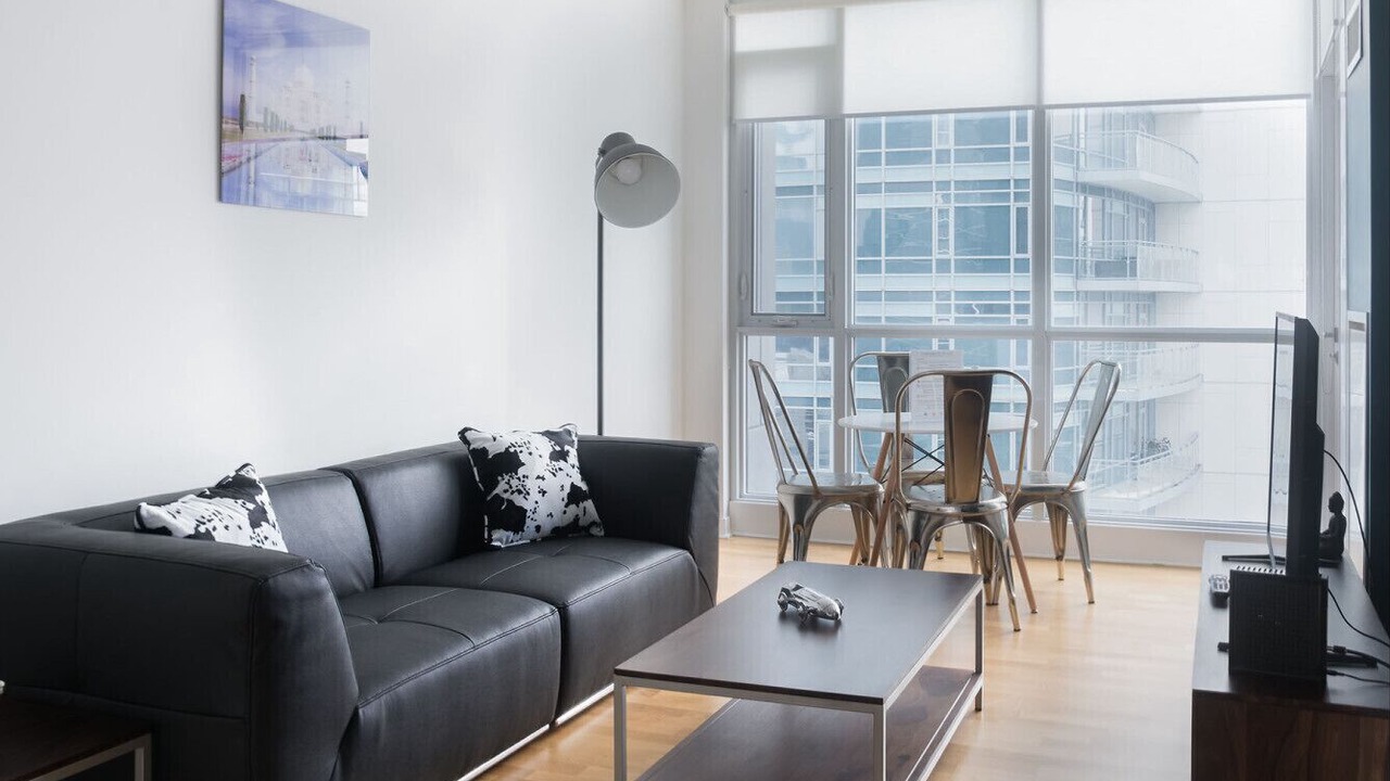 Photo of Livingroom in Toronto Entertainment District