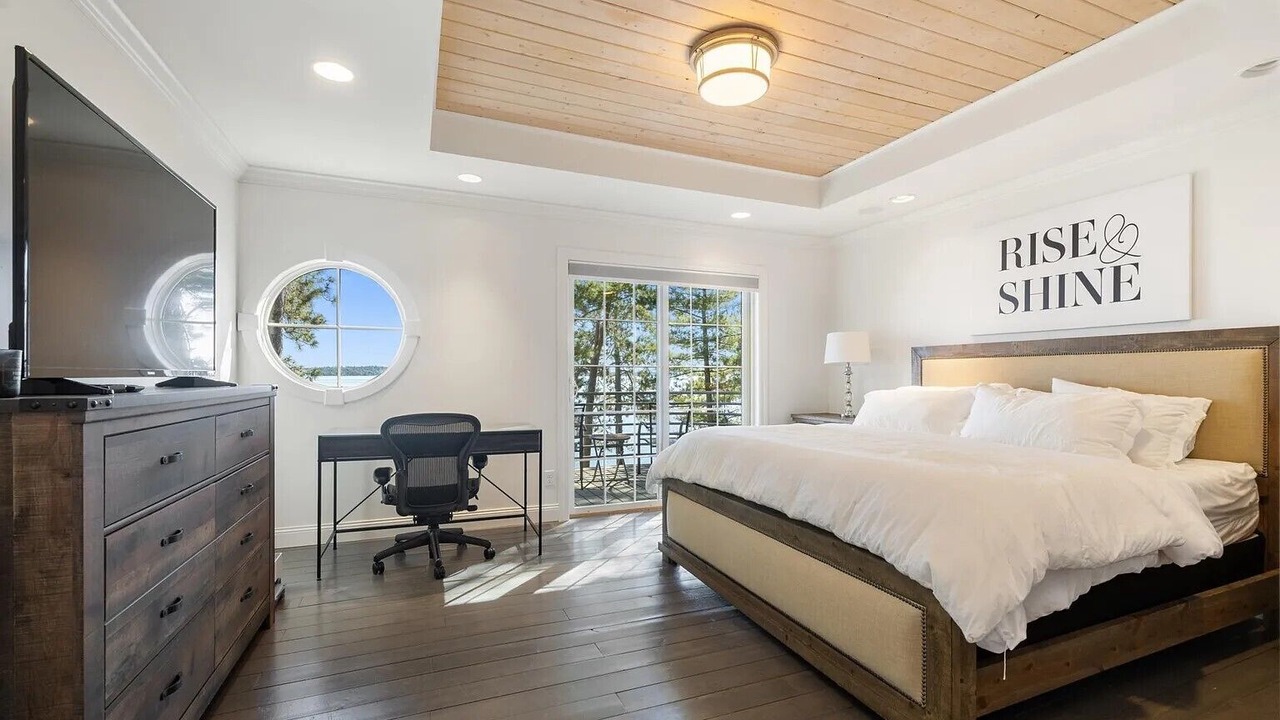 Photo of Bedroom in Lake Shore