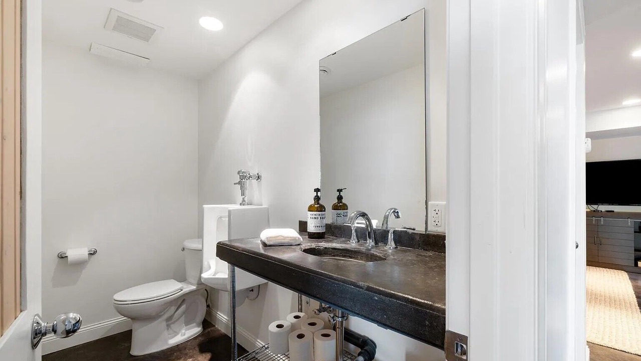 Photo of Bathroom in Lake Shore