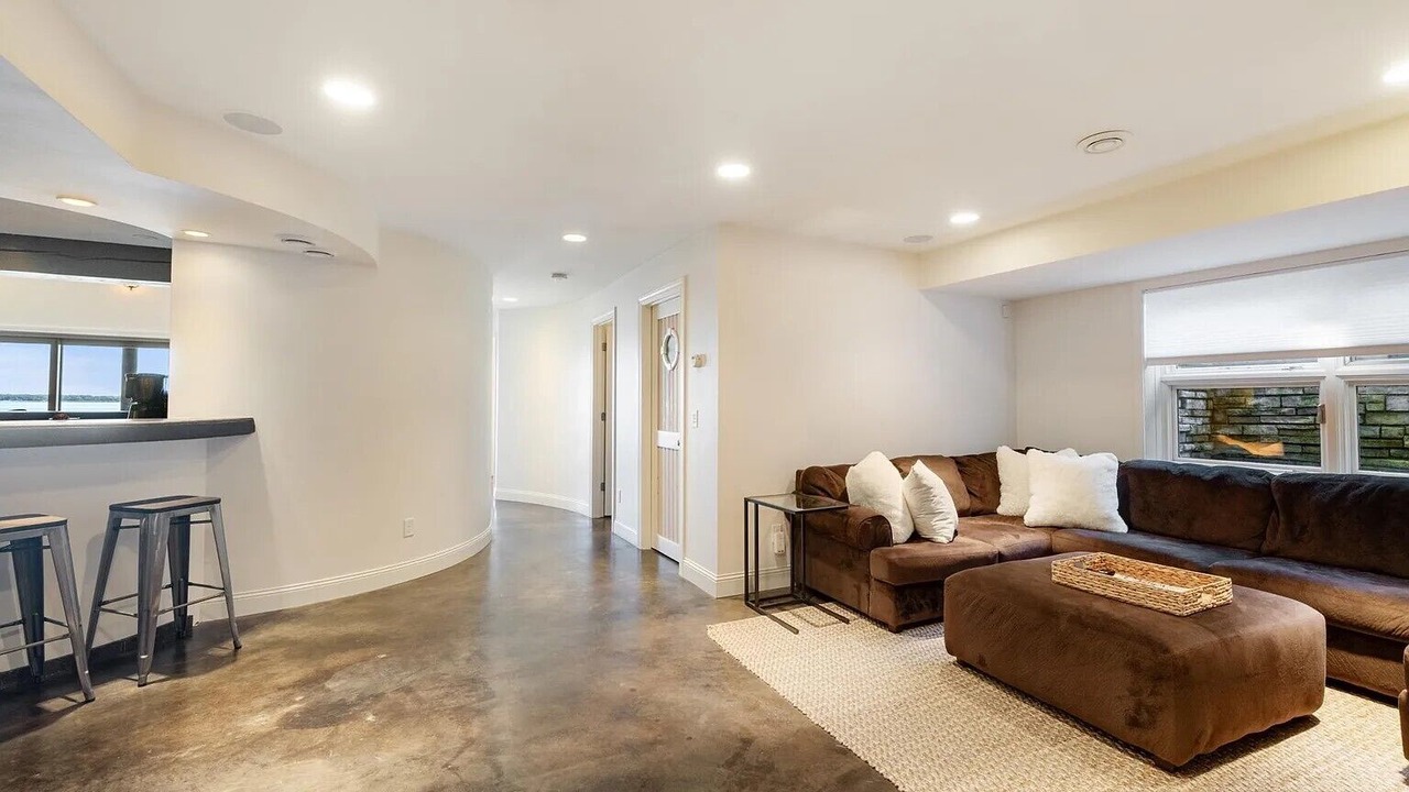 Photo of Livingroom in Lake Shore