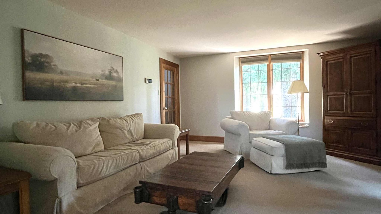 Photo of Livingroom in Guelph/Eramosa