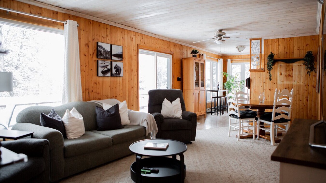 Photo of Livingroom in Magnetawan