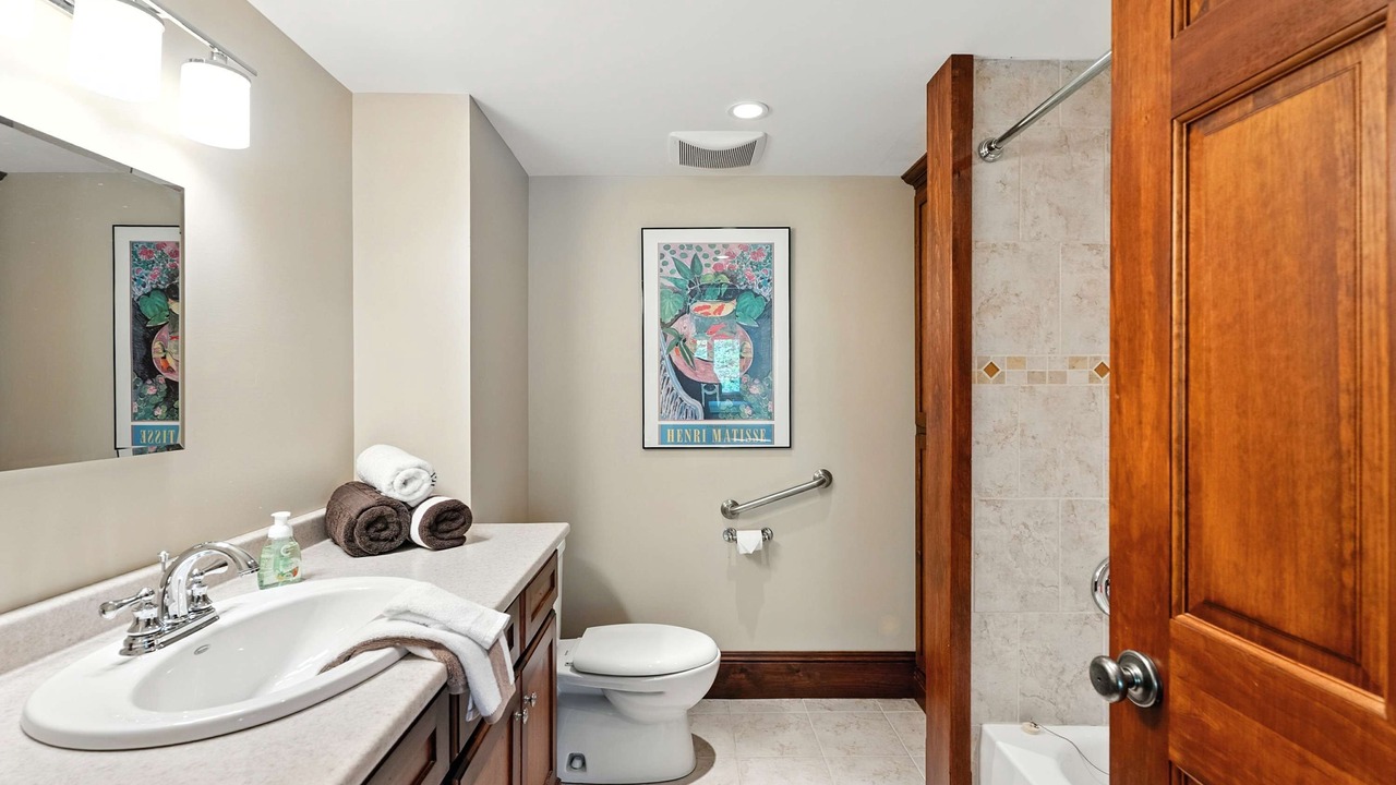 Photo of Bathroom in Baysville