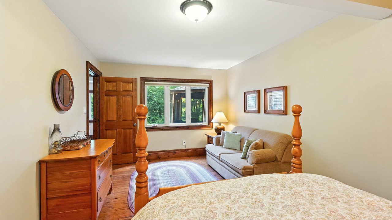 Photo of Bedroom in Baysville