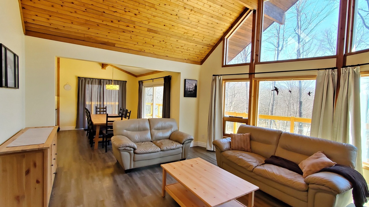 Photo of Livingroom in Lake of Bays