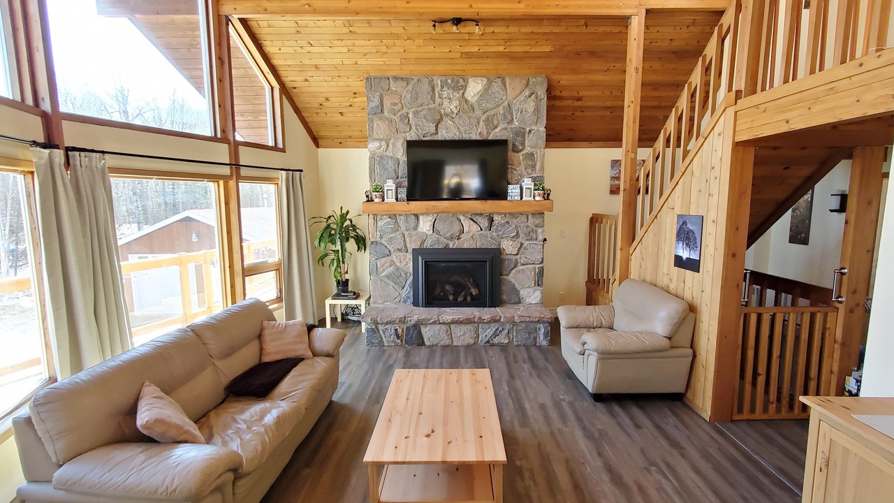 Photo of Livingroom in Lake of Bays