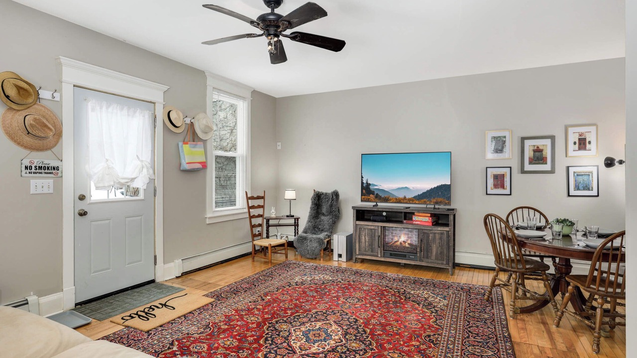Photo of Livingroom in West Seventh