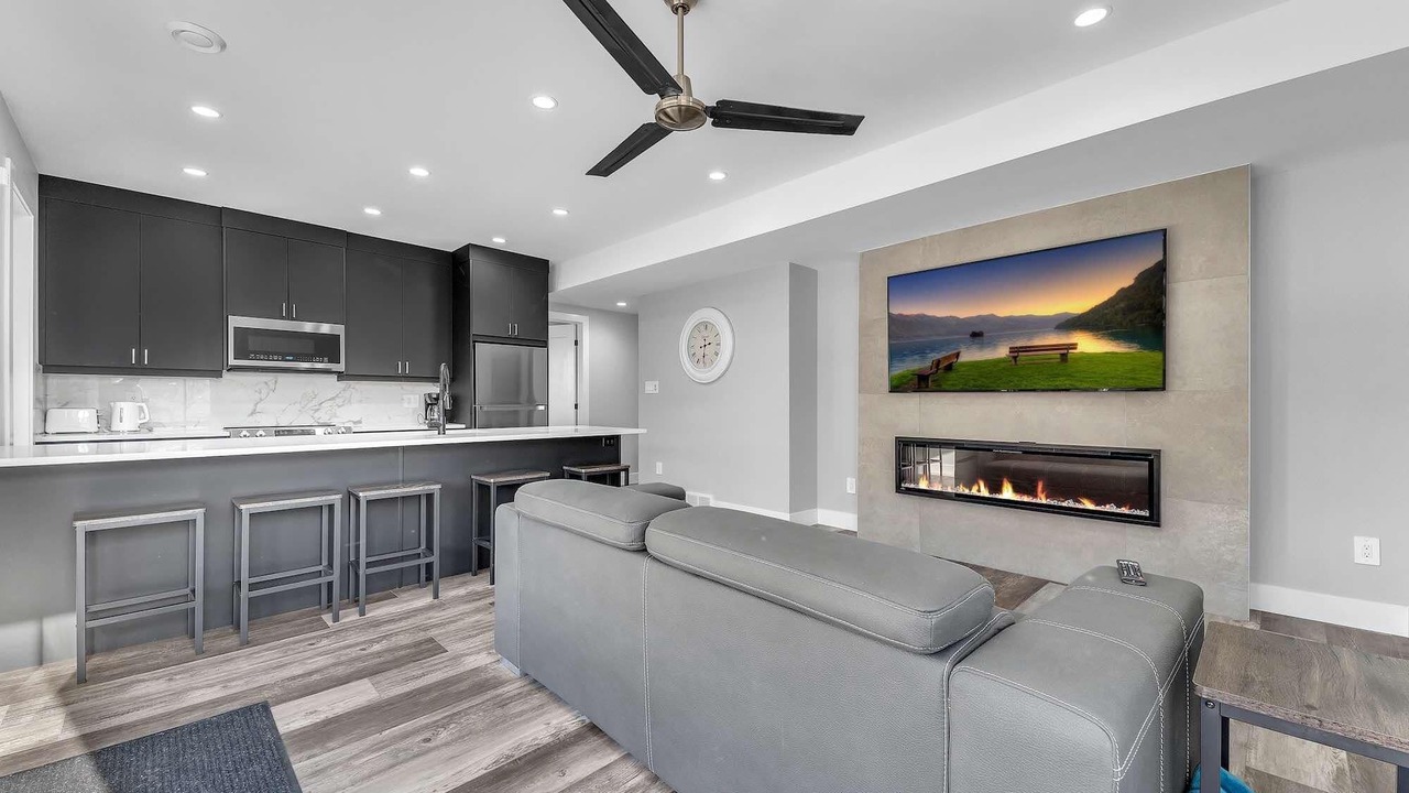 Photo of Livingroom in Grand Bend