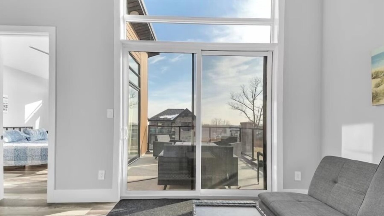 Photo of Livingroom in Grand Bend