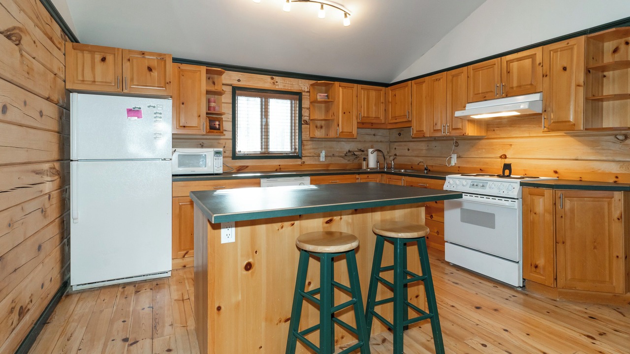 Photo of Kitchen in Algonquin Highlands