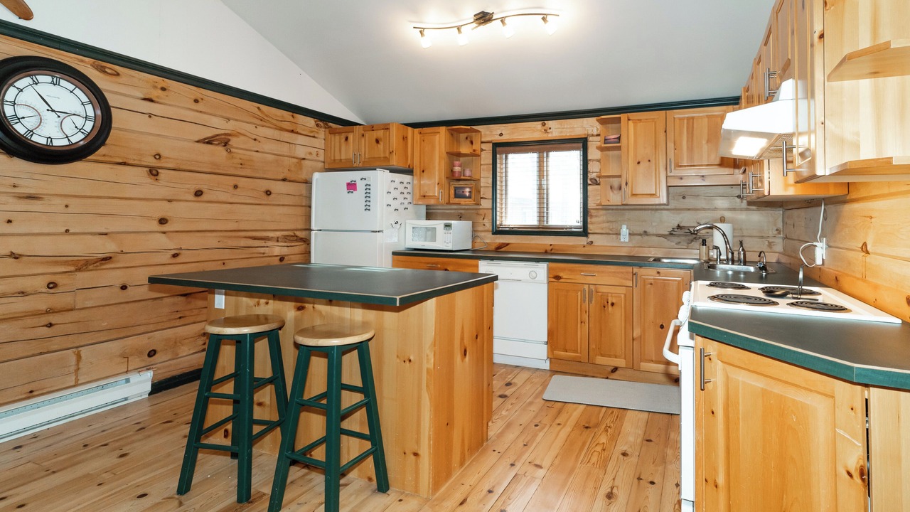 Photo of Kitchen in Algonquin Highlands