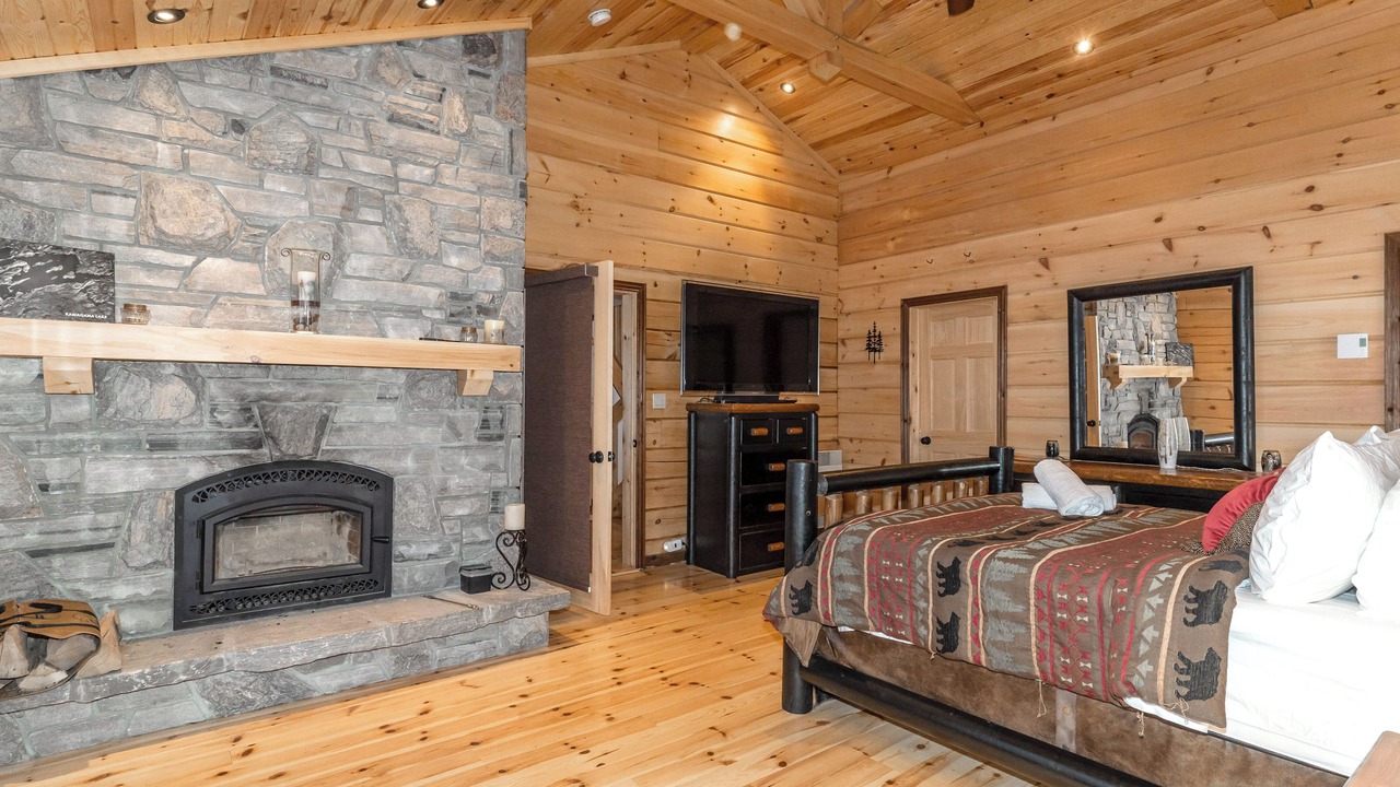 Photo of Bedroom in Algonquin Highlands