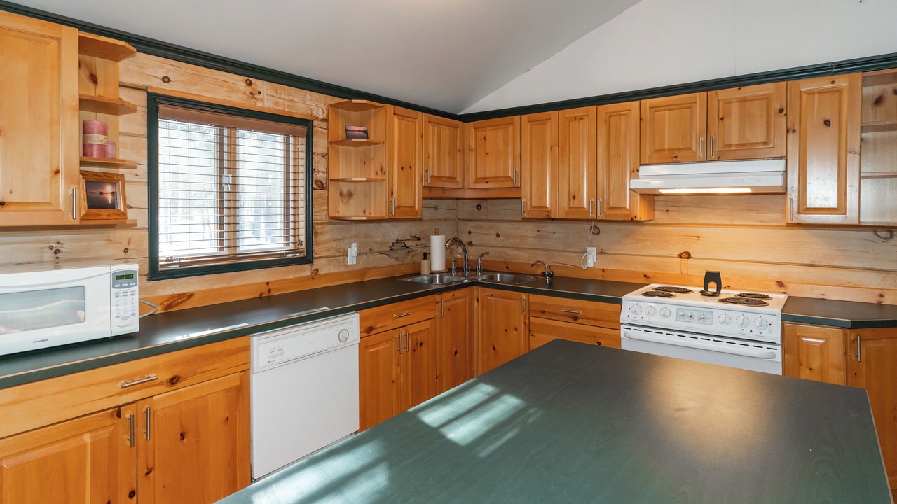 Photo of Kitchen in Algonquin Highlands