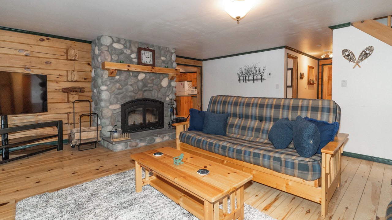 Photo of Livingroom in Algonquin Highlands