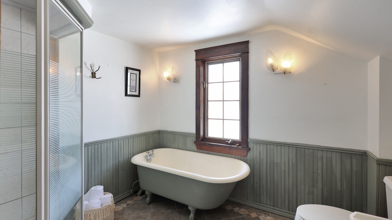 Photo of Bathroom in Caledonia