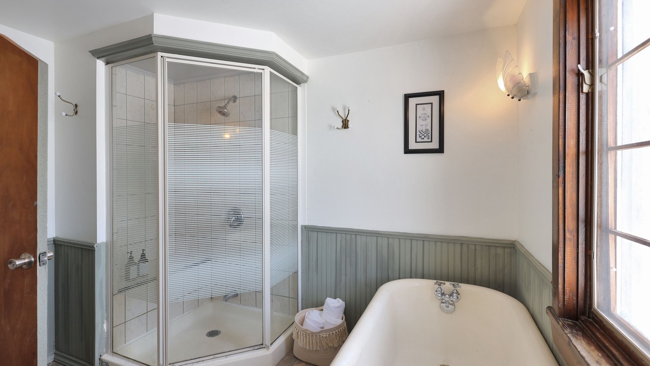 Photo of Bathroom in Caledonia