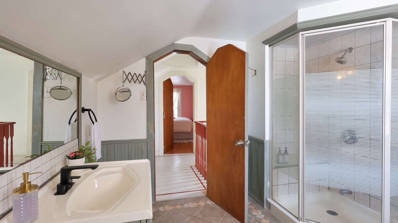 Photo of Bathroom in Caledonia