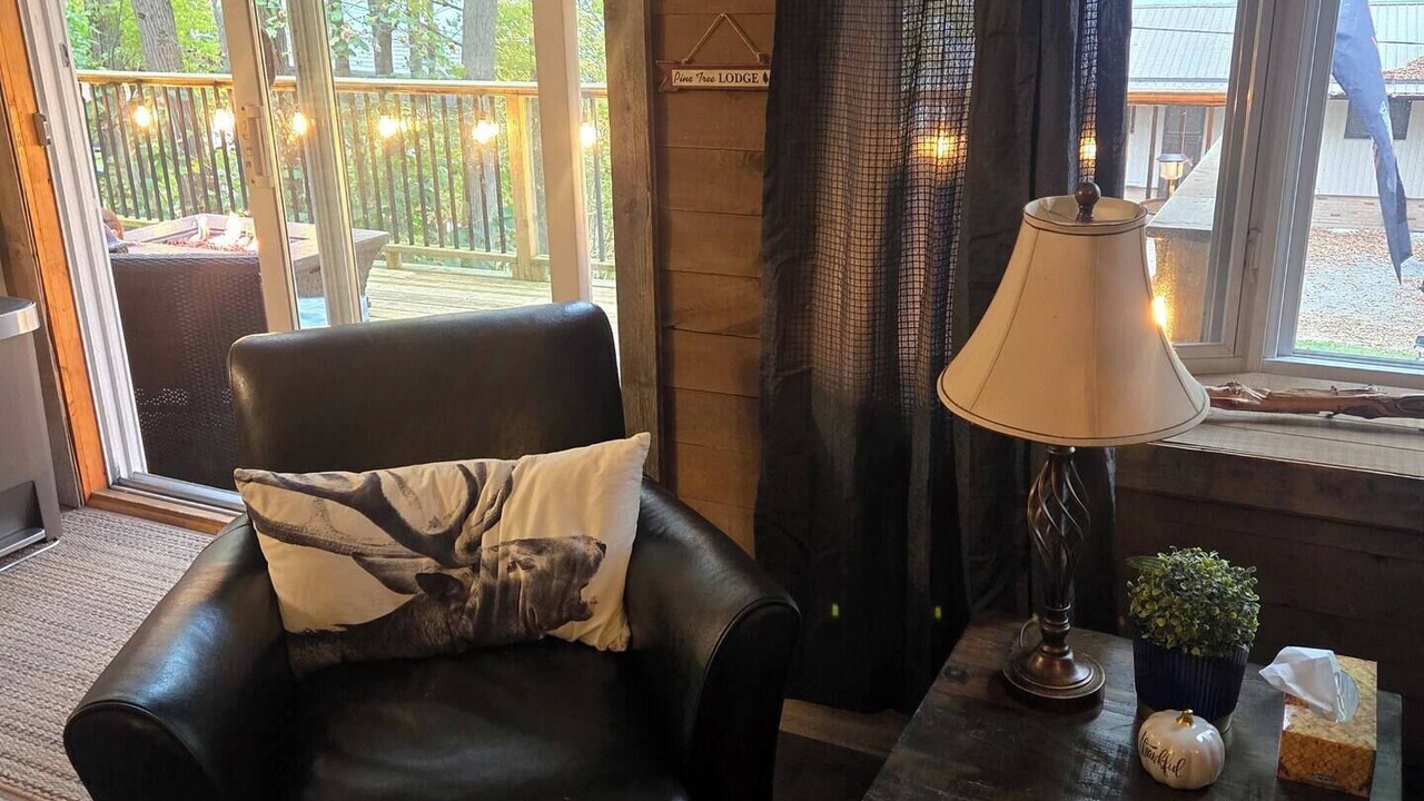 Photo of Livingroom in Centre Hastings