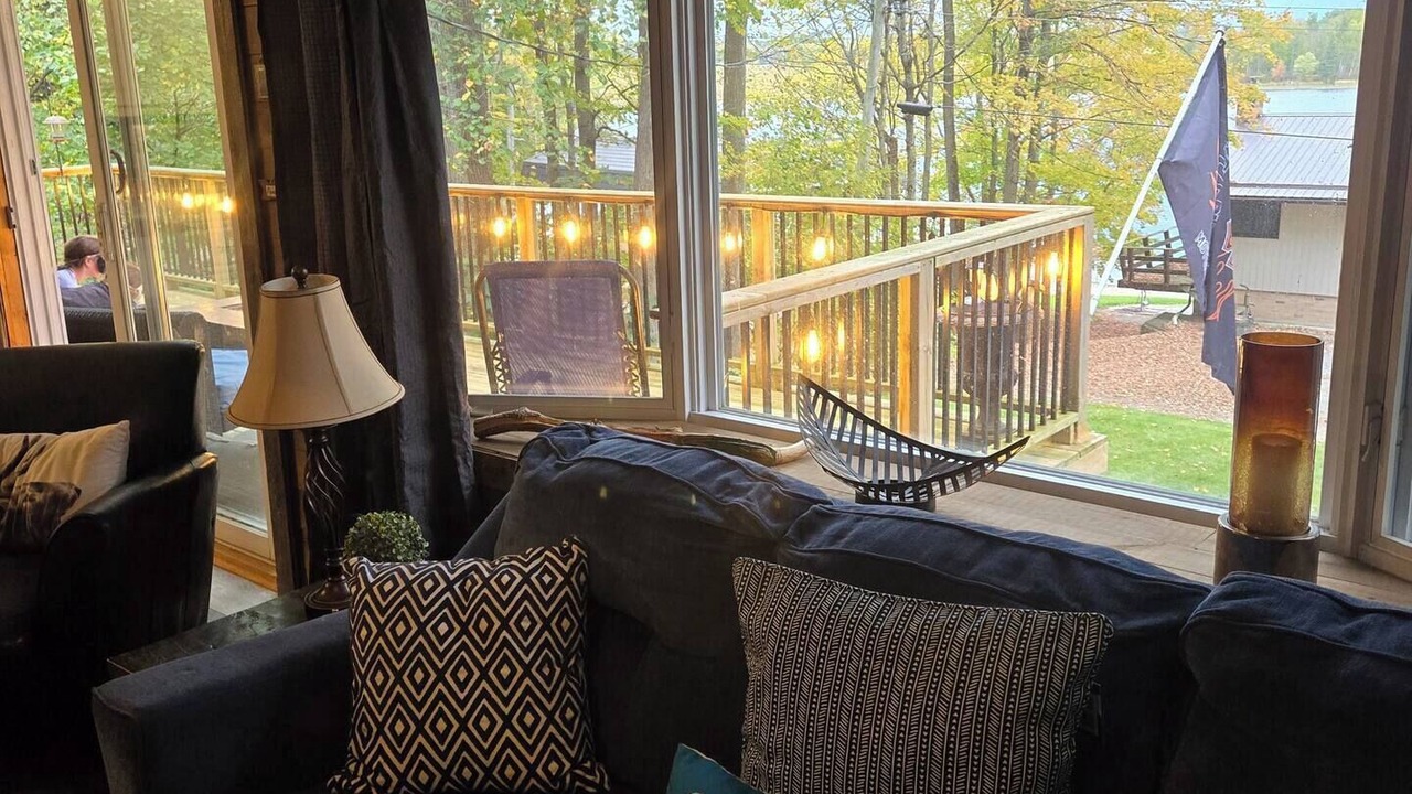 Photo of Livingroom in Centre Hastings