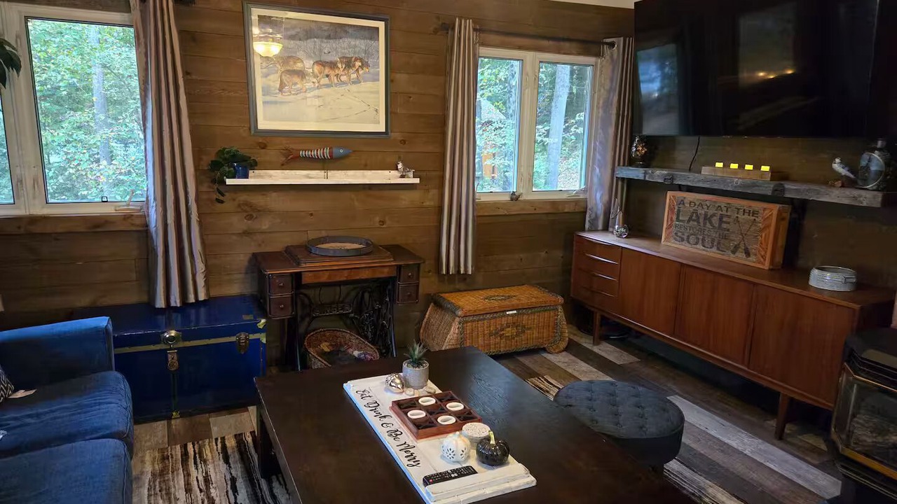 Photo of Livingroom in Centre Hastings