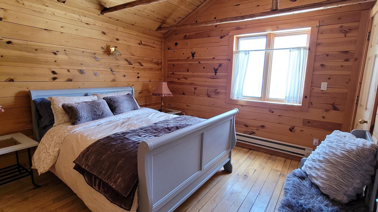 Photo of Bedroom in Emily