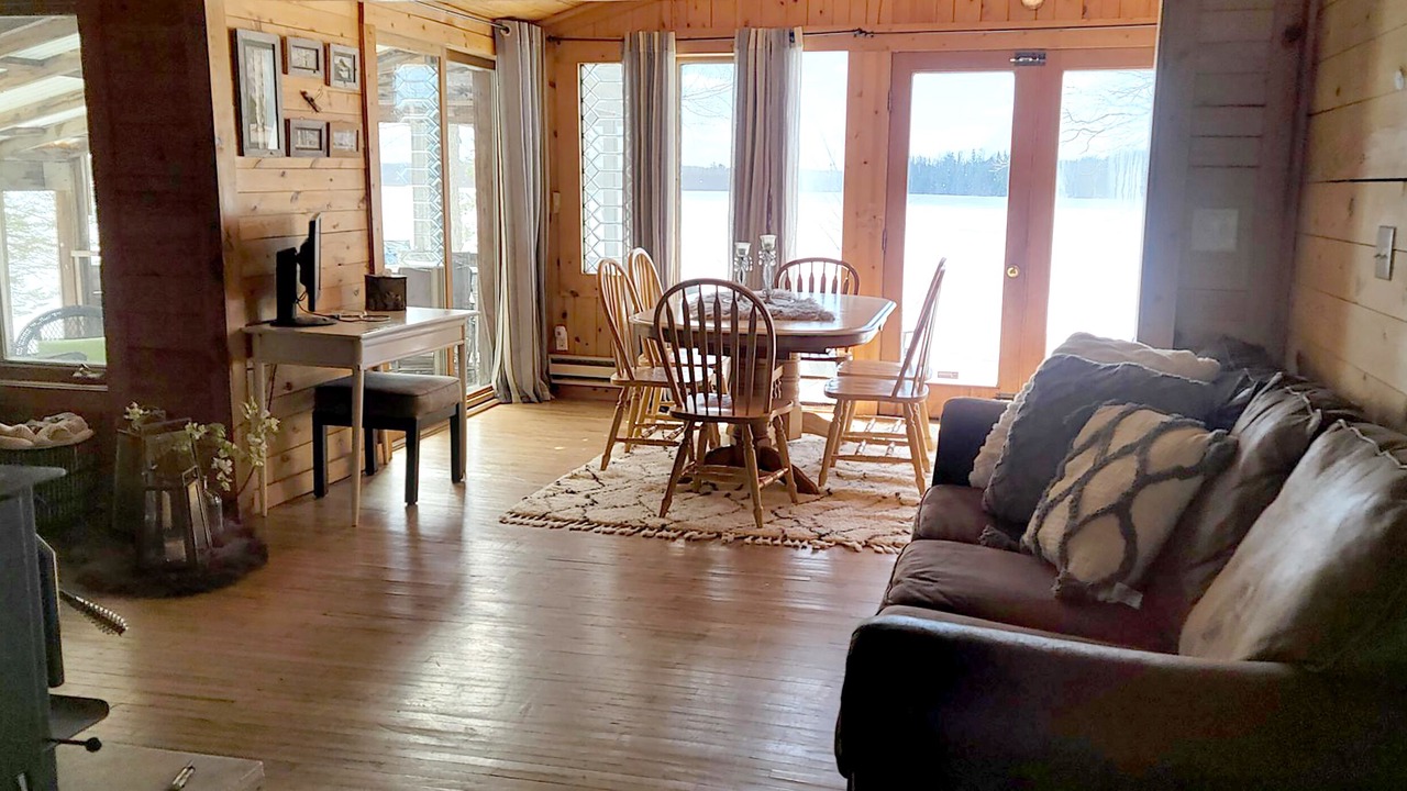 Photo of Livingroom in Emily