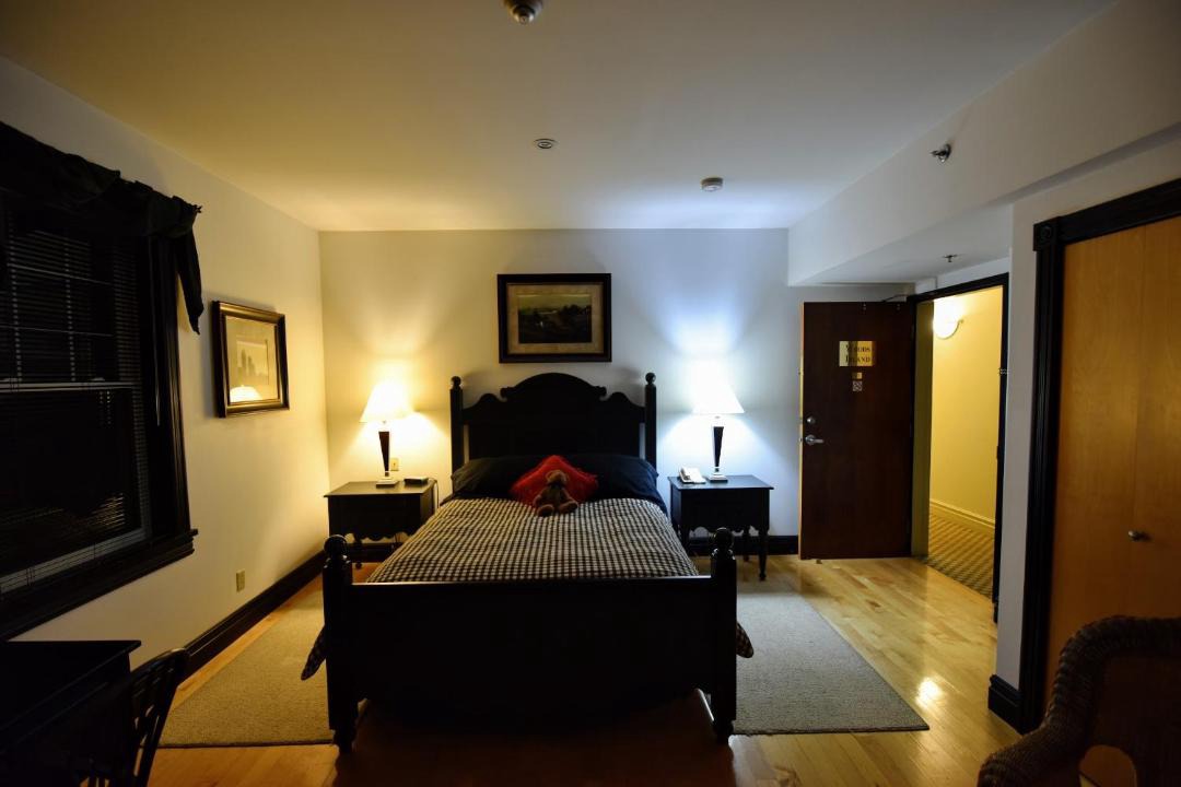 Photo of Bedroom in Burleigh Falls