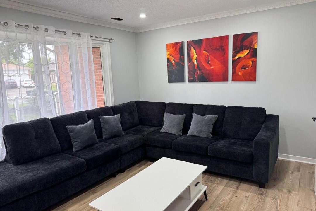 Photo of Livingroom in Brampton West