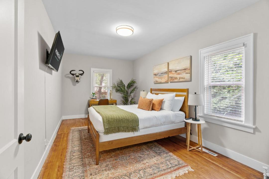 Photo of Bedroom in Lynnhurst
