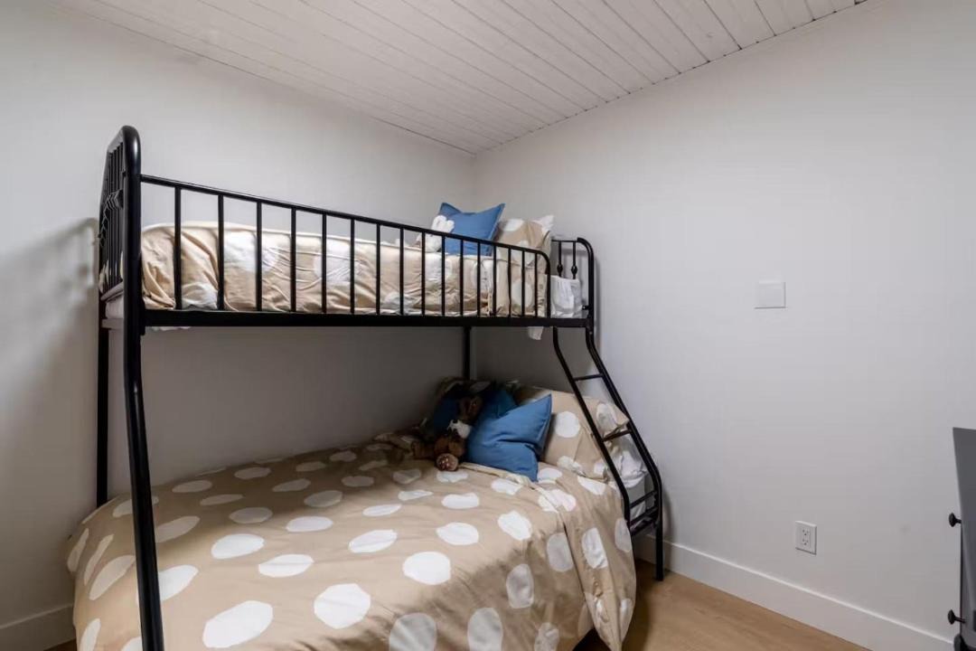 Photo of Bedroom in Grand Bend
