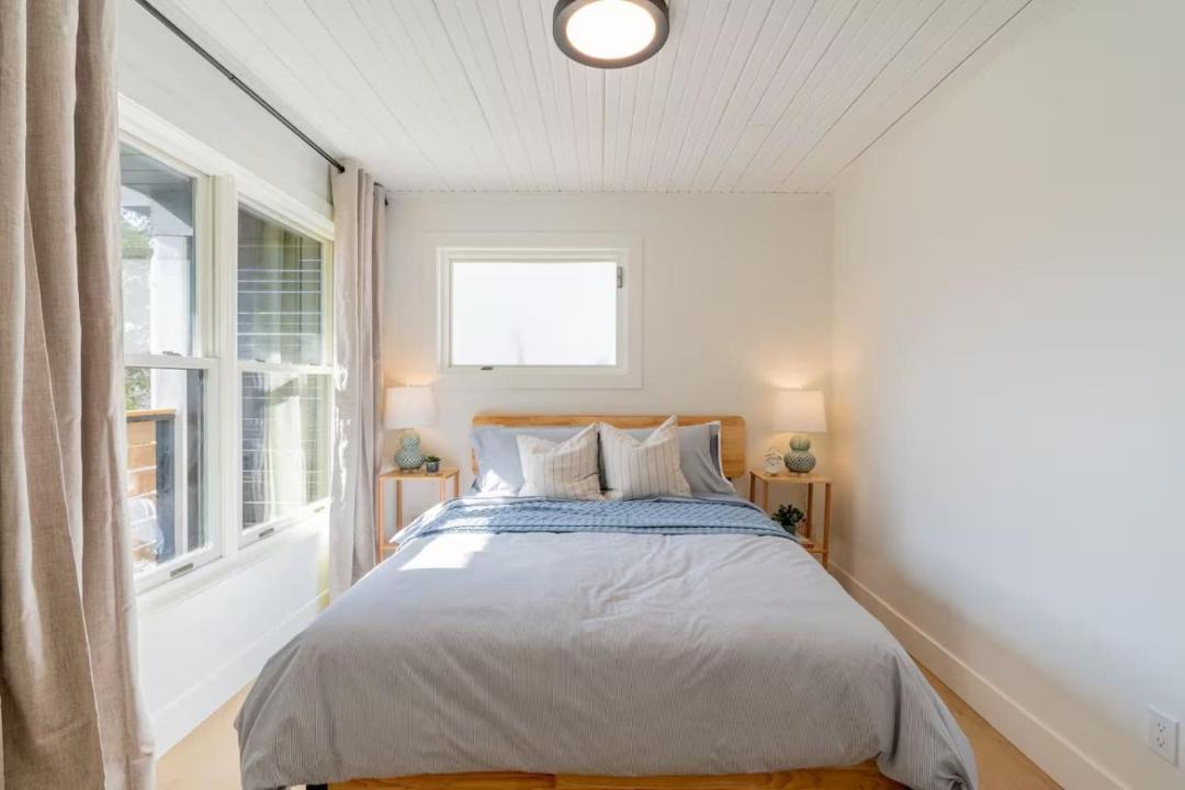 Photo of Bedroom in Grand Bend