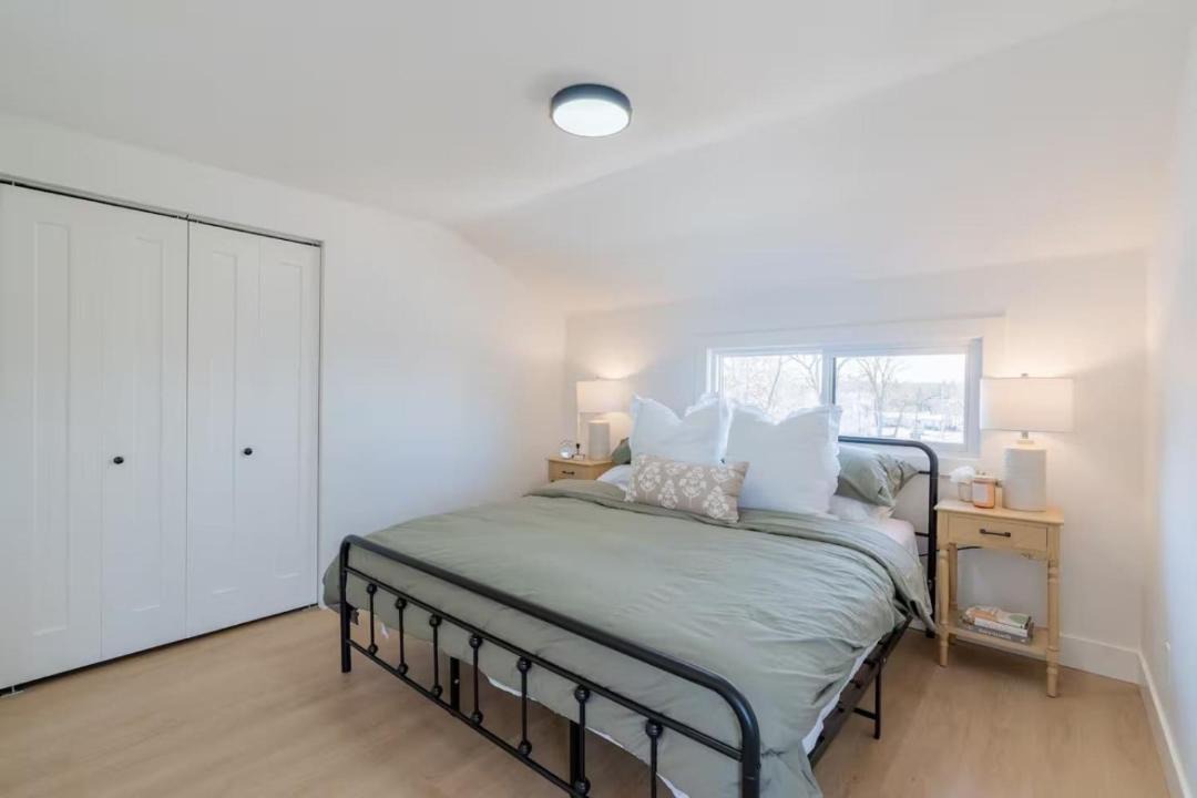 Photo of Bedroom in Grand Bend