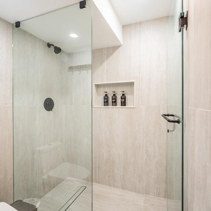 Photo of Bathroom in Lakeview