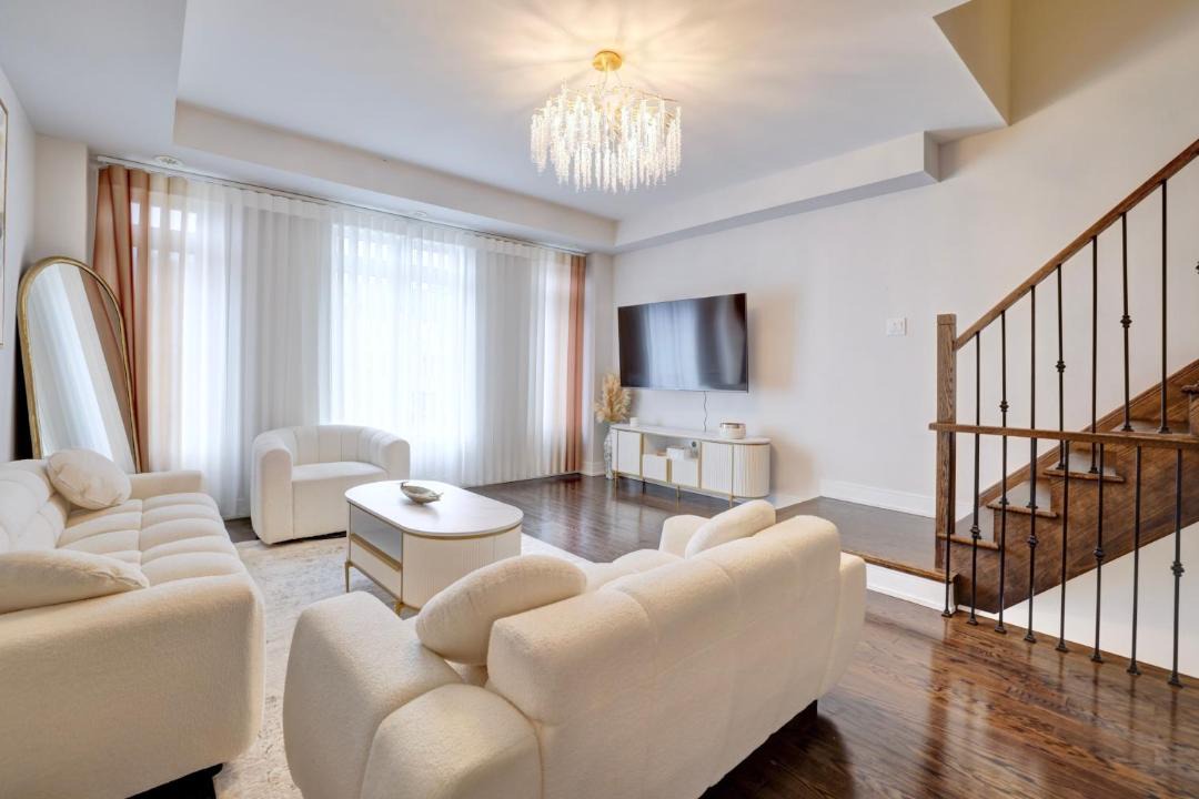 Photo of Livingroom in Lakeview