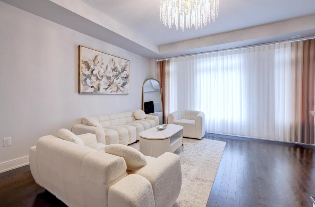 Photo of Livingroom in Lakeview