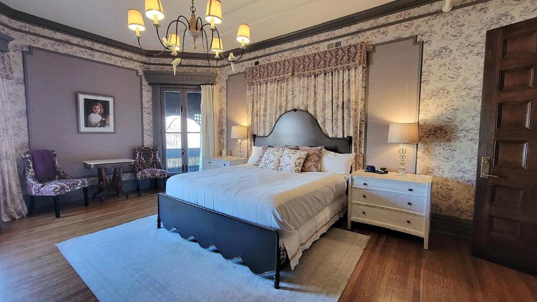 Photo of Bedroom in Summit - University