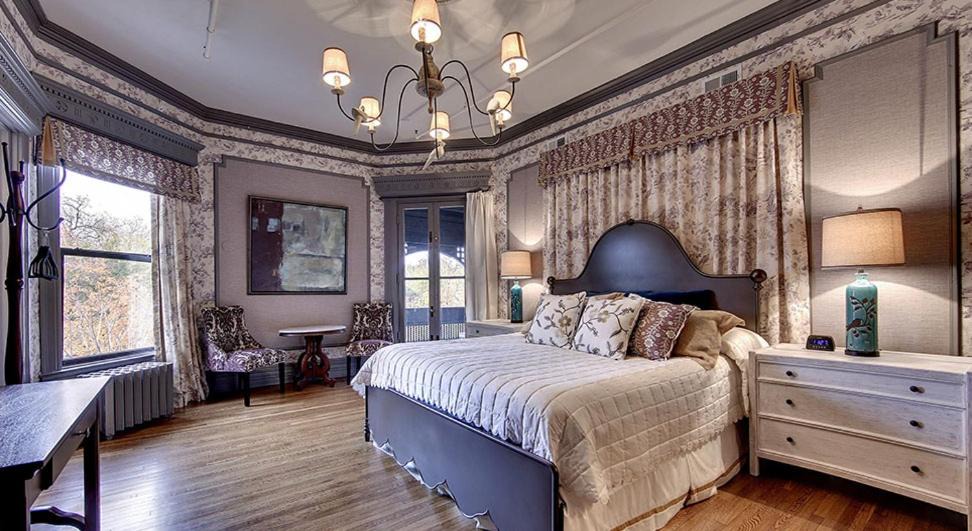 Photo of Bedroom in Summit - University
