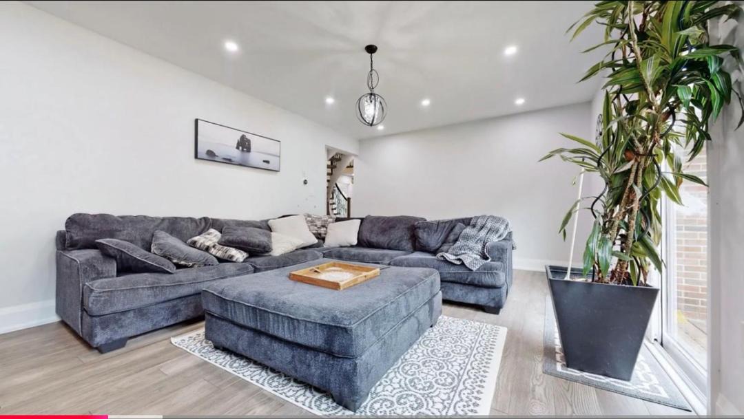Photo of Livingroom in Whitchurch-Stouffville