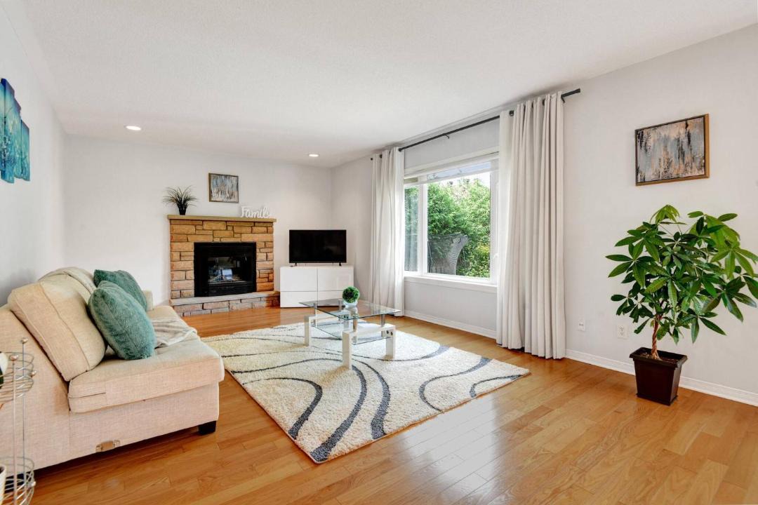 Photo of Livingroom in Bridlewood - Emerald Meadows