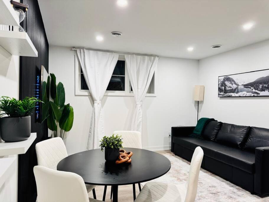 Photo of Livingroom in Niagara Falls